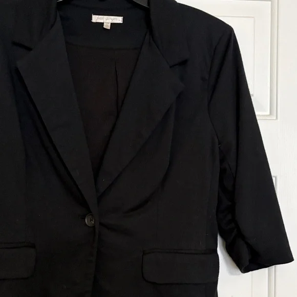Just Ginger Elegant Black Blazer - Picture 3 of 3